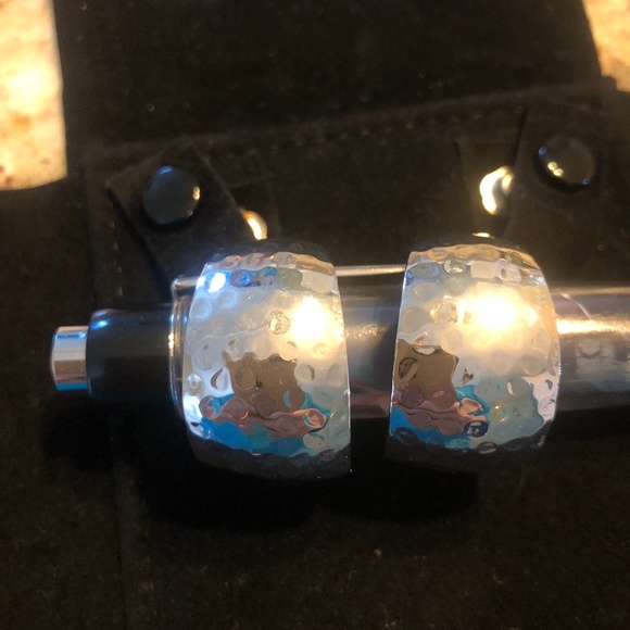 Wide geometric dangle silver colour earring - Picture 1 of 5